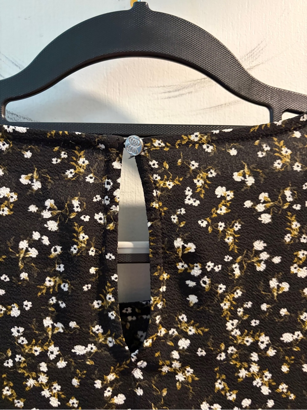 CeCe Black Floral Tie-Sleeve Blouse - Picture 4 of 5